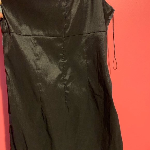 Formal dress - Picture 3 of 3